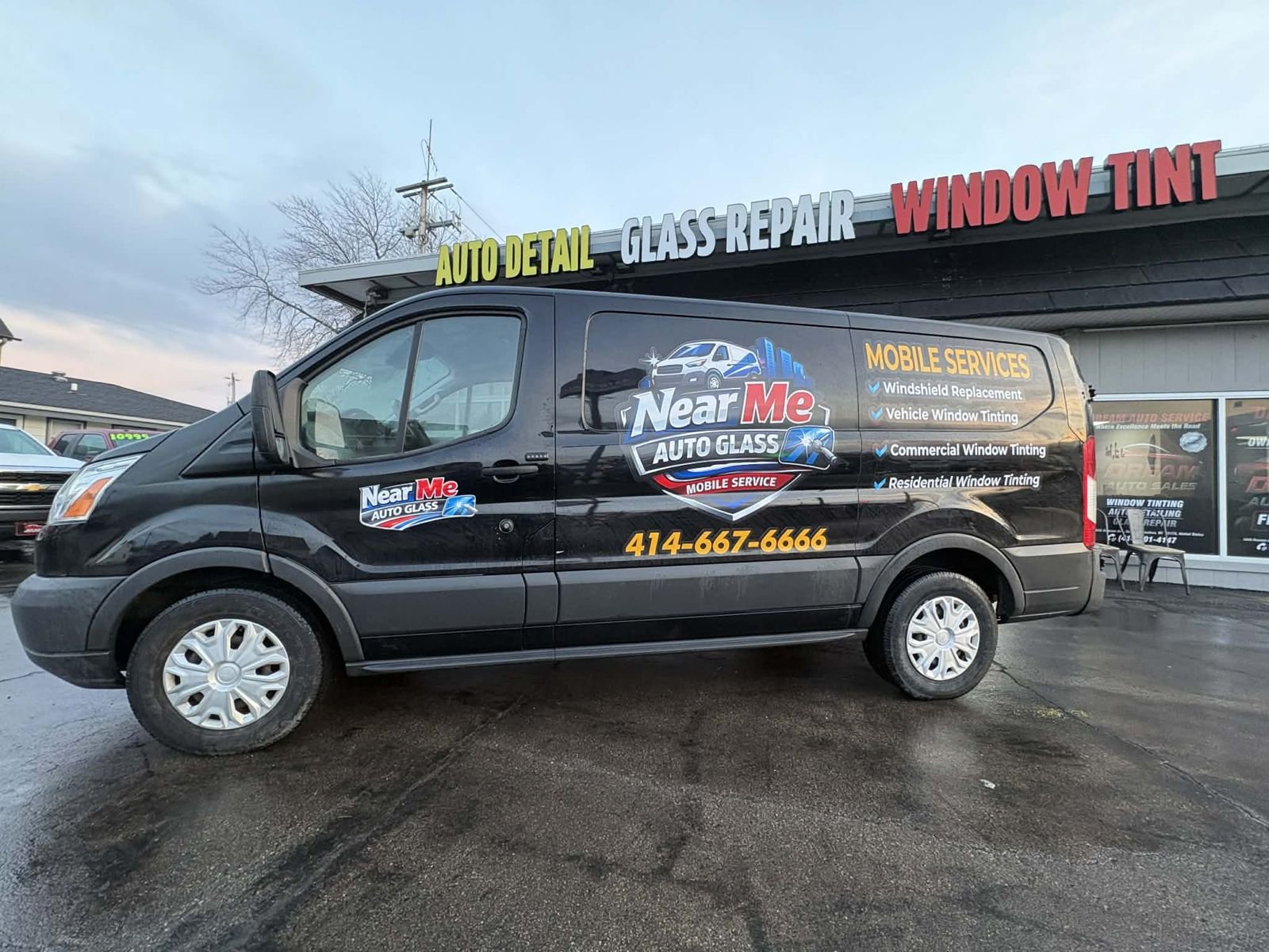 5 Reasons Professional Window Tinting Is a Must for Your Vehicle