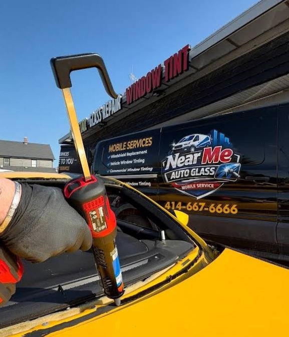 Mobile vs. Shop Auto Glass Service: What's the Difference?